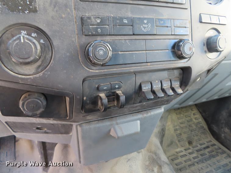 image for item DF1288 2011 Ford F350 Super Duty SuperCab flatbed pickup truck