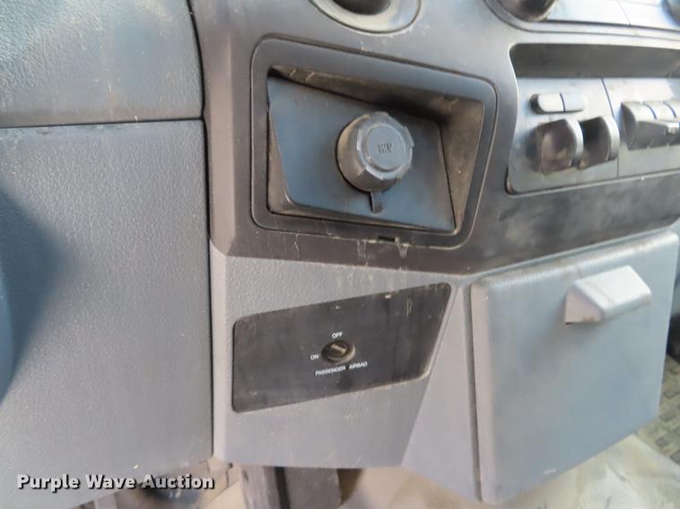 image for item DF1288 2011 Ford F350 Super Duty SuperCab flatbed pickup truck