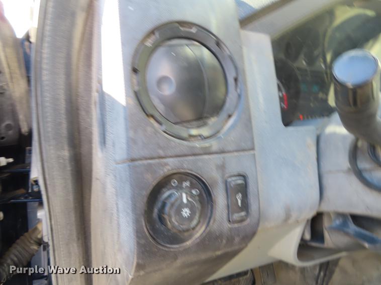 image for item DF1288 2011 Ford F350 Super Duty SuperCab flatbed pickup truck