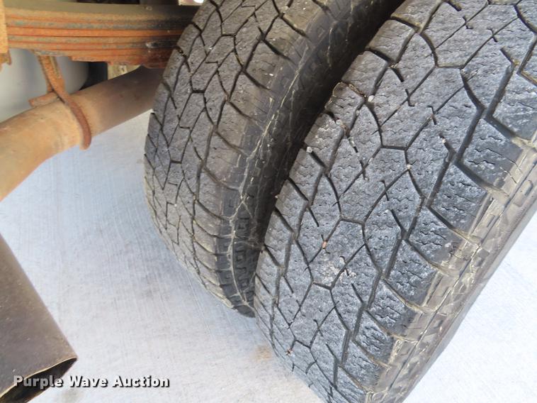 image for item DF1288 2011 Ford F350 Super Duty SuperCab flatbed pickup truck