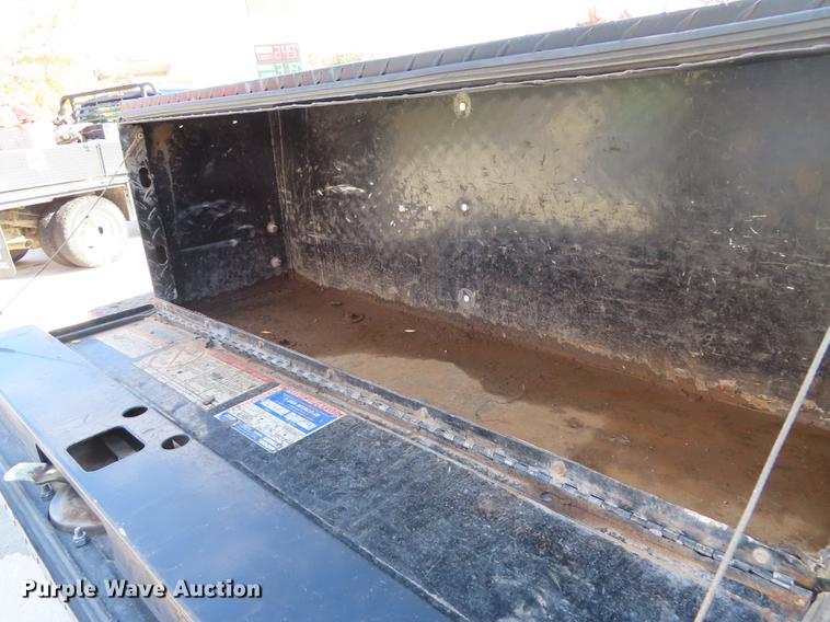 image for item DF1288 2011 Ford F350 Super Duty SuperCab flatbed pickup truck