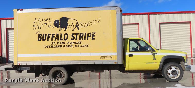 image for item DF1289 1992 GMC Sierra 3500 box truck