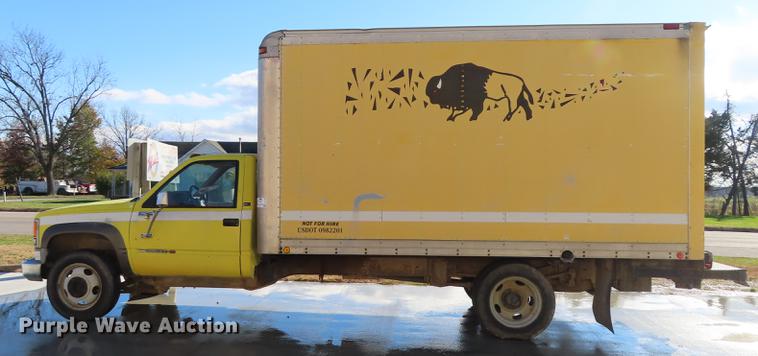 image for item DF1289 1992 GMC Sierra 3500 box truck