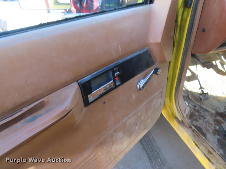 image for item DF1289 1992 GMC Sierra 3500 box truck