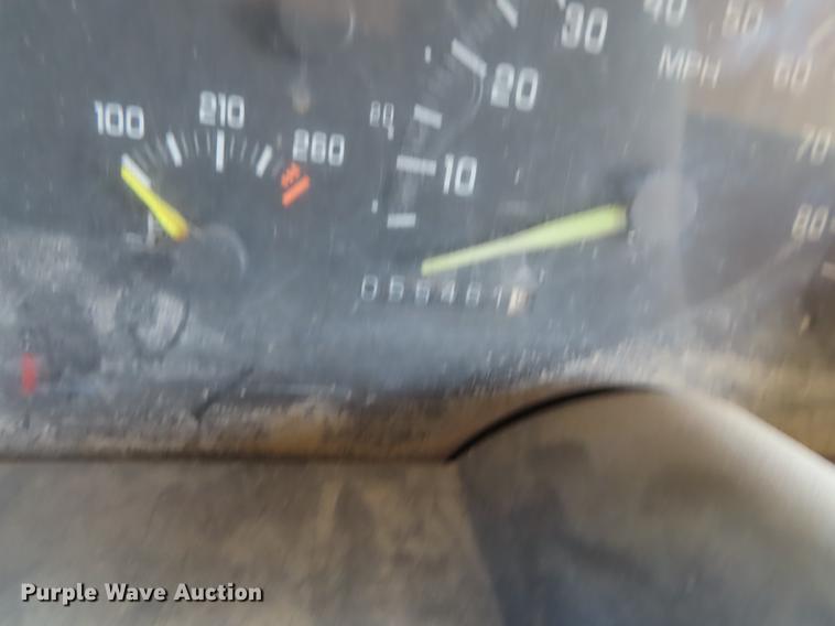 image for item DF1289 1992 GMC Sierra 3500 box truck