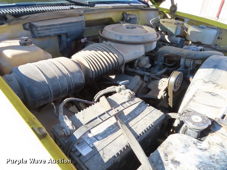 image for item DF1289 1992 GMC Sierra 3500 box truck