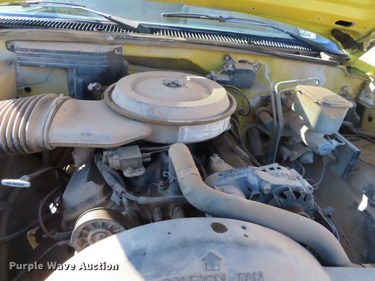 image for item DF1289 1992 GMC Sierra 3500 box truck