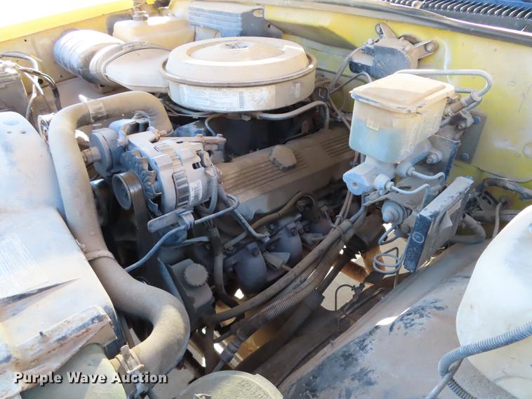 image for item DF1289 1992 GMC Sierra 3500 box truck