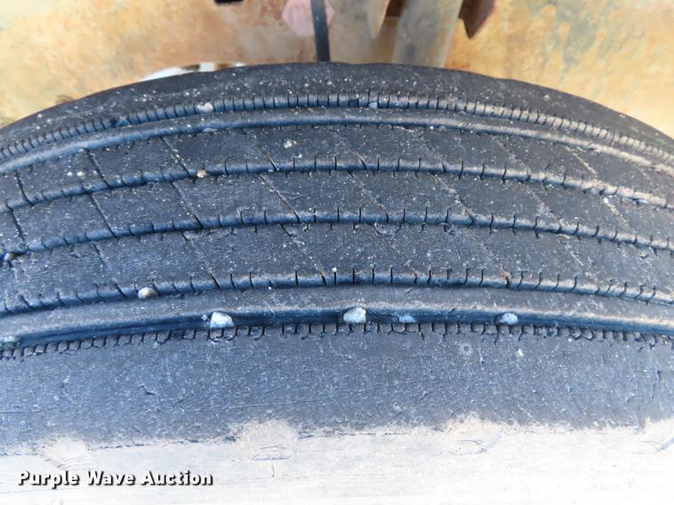 image for item DF1289 1992 GMC Sierra 3500 box truck