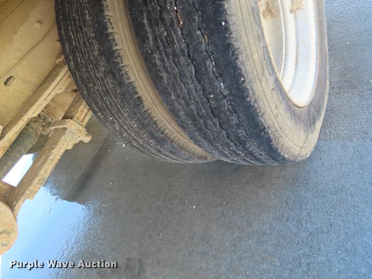 image for item DF1289 1992 GMC Sierra 3500 box truck