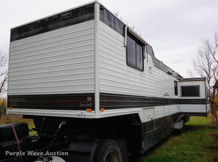 image for item DF1533 1986 Otterbacher Alum A Body camper