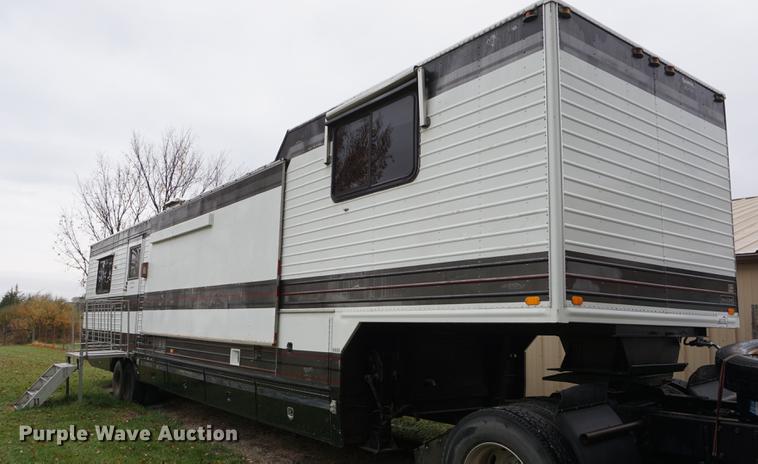 image for item DF1533 1986 Otterbacher Alum A Body camper