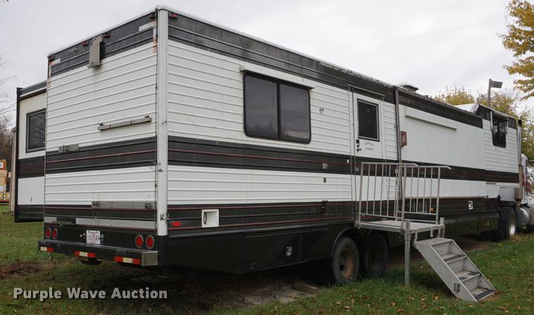 image for item DF1533 1986 Otterbacher Alum A Body camper