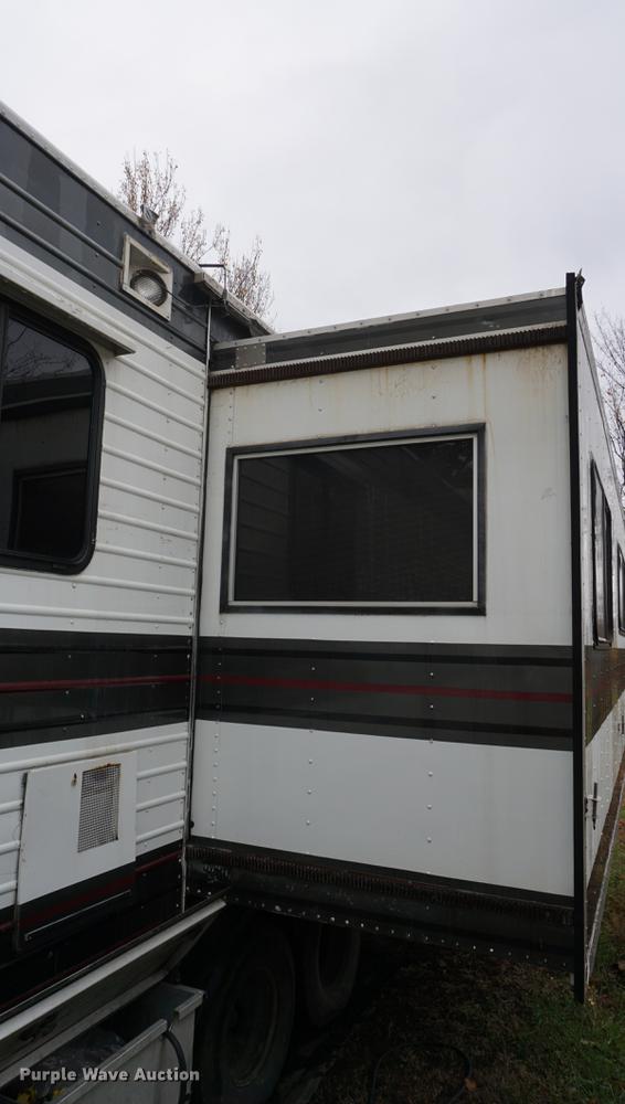 image for item DF1533 1986 Otterbacher Alum A Body camper