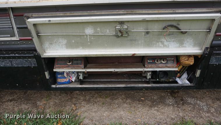 image for item DF1533 1986 Otterbacher Alum A Body camper