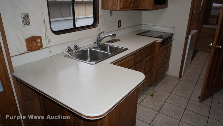 image for item DF1533 1986 Otterbacher Alum A Body camper