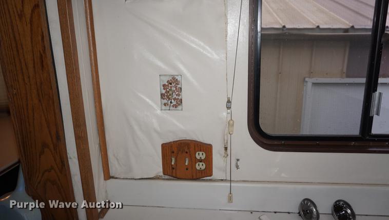 image for item DF1533 1986 Otterbacher Alum A Body camper