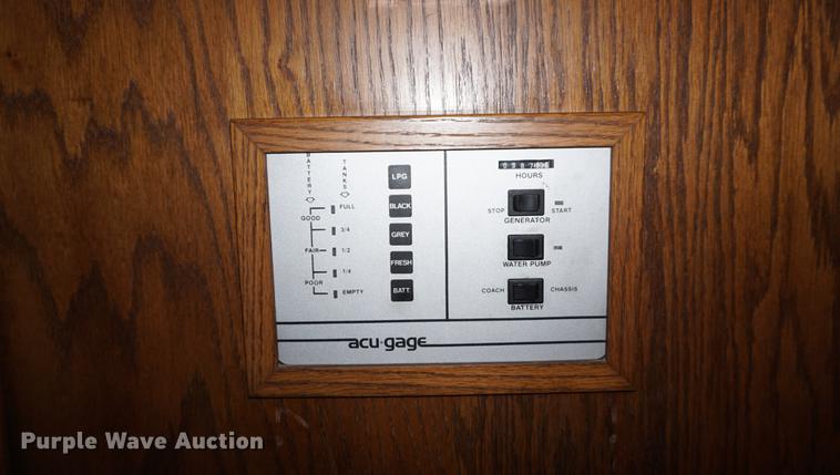 image for item DF1533 1986 Otterbacher Alum A Body camper