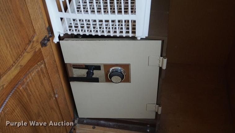 image for item DF1533 1986 Otterbacher Alum A Body camper