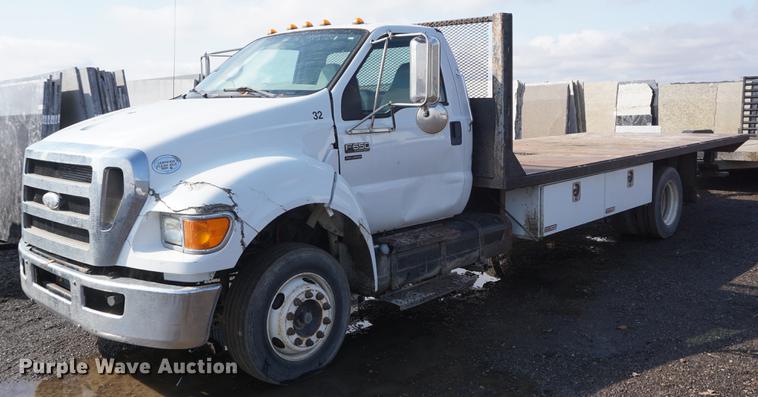 image for item DF1534 2009 Ford F650 Super Duty flatbed truck