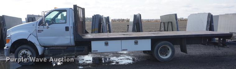 image for item DF1534 2009 Ford F650 Super Duty flatbed truck