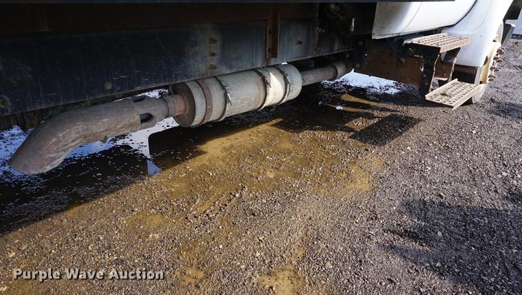 image for item DF1534 2009 Ford F650 Super Duty flatbed truck