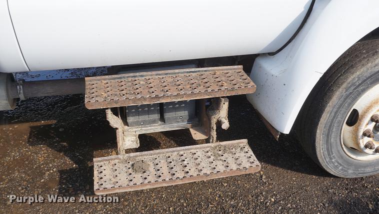 image for item DF1534 2009 Ford F650 Super Duty flatbed truck