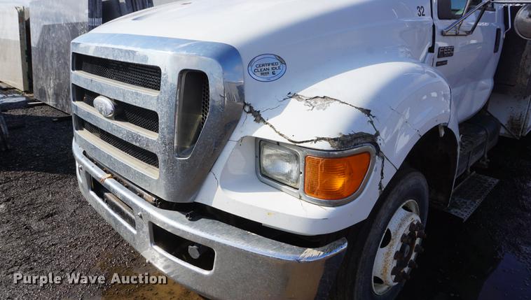 image for item DF1534 2009 Ford F650 Super Duty flatbed truck