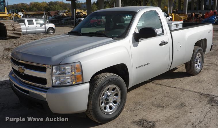 image for item DF1555 2011 Chevrolet Silverado 1500 pickup truck