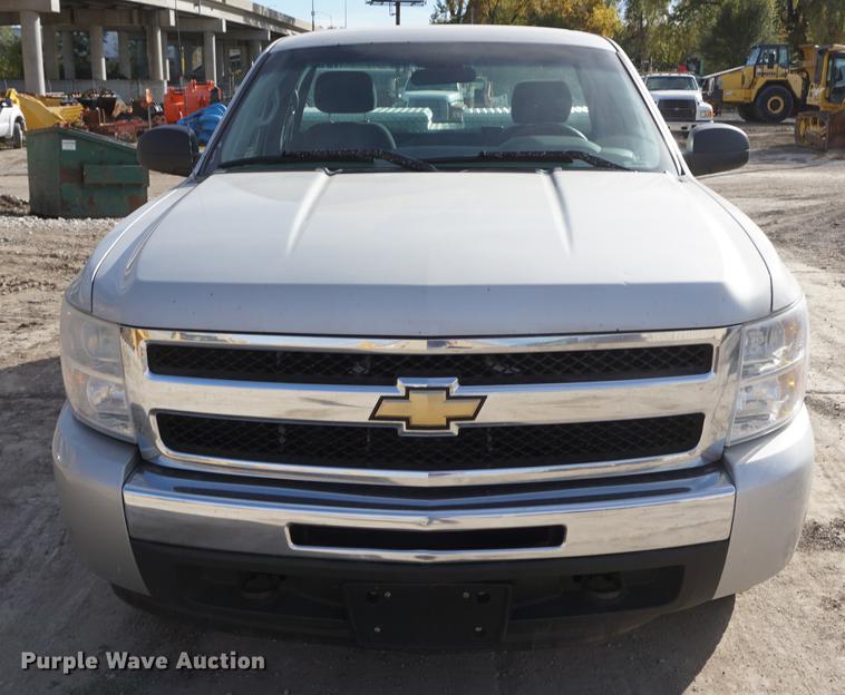 image for item DF1555 2011 Chevrolet Silverado 1500 pickup truck
