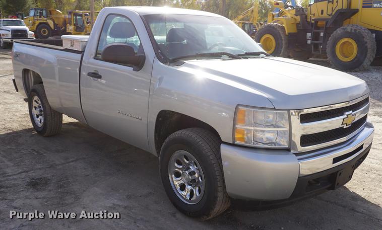 image for item DF1555 2011 Chevrolet Silverado 1500 pickup truck