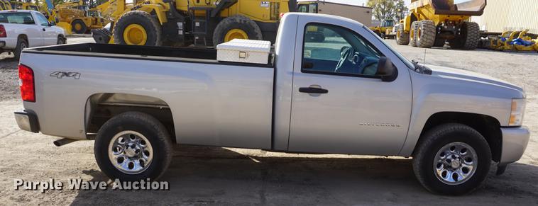 image for item DF1555 2011 Chevrolet Silverado 1500 pickup truck