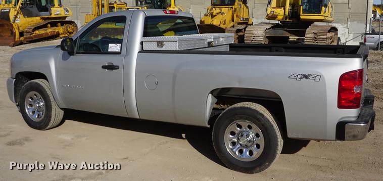 image for item DF1555 2011 Chevrolet Silverado 1500 pickup truck