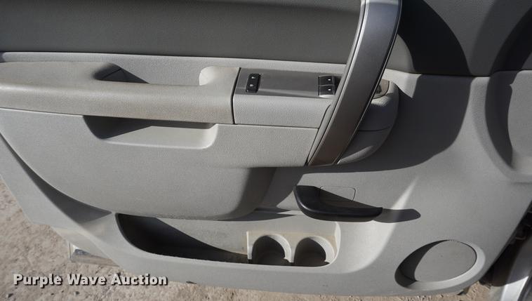 image for item DF1555 2011 Chevrolet Silverado 1500 pickup truck