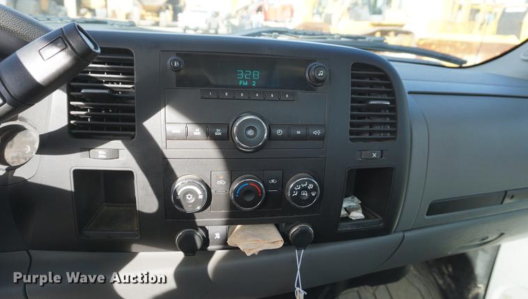 image for item DF1555 2011 Chevrolet Silverado 1500 pickup truck