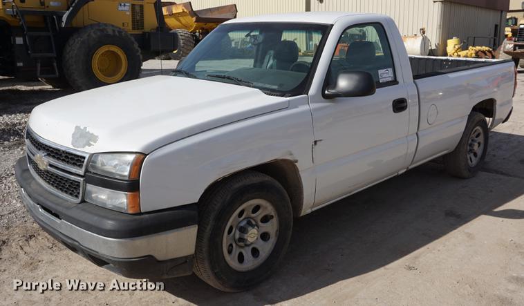 image for item DF1556 2006 Chevrolet Silverado 1500 pickup truck