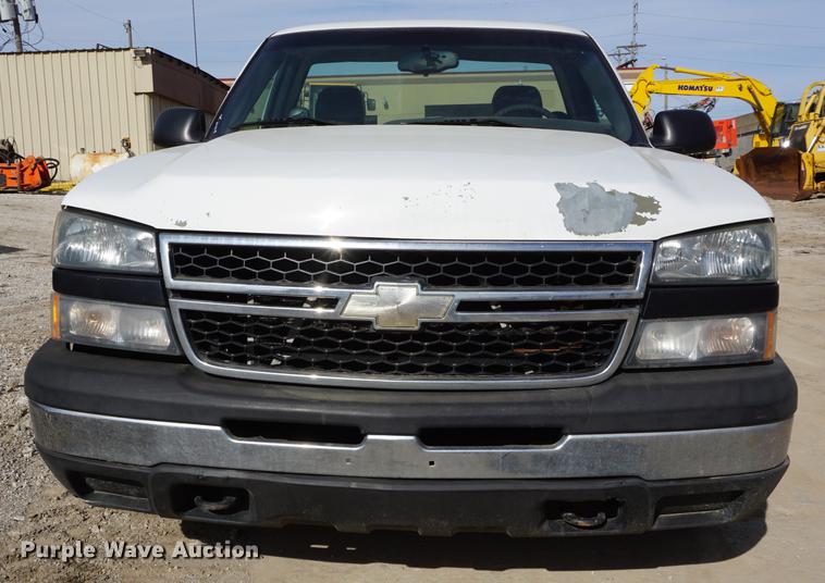 image for item DF1556 2006 Chevrolet Silverado 1500 pickup truck