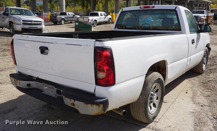 image for item DF1556 2006 Chevrolet Silverado 1500 pickup truck