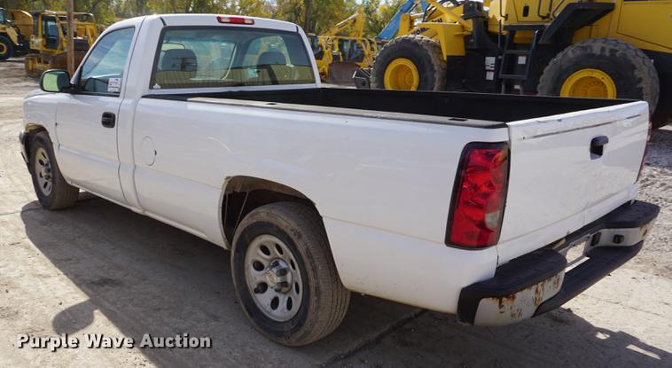 image for item DF1556 2006 Chevrolet Silverado 1500 pickup truck