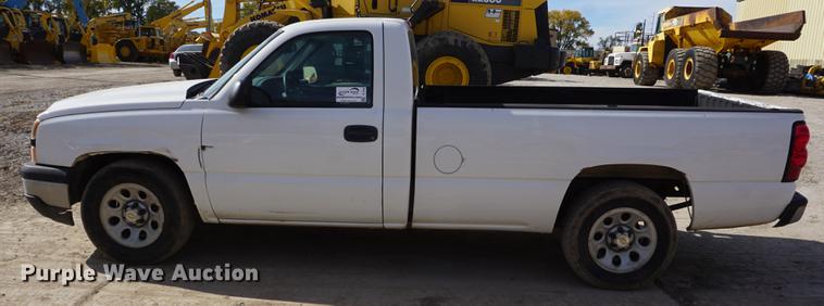 image for item DF1556 2006 Chevrolet Silverado 1500 pickup truck