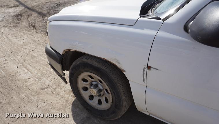 image for item DF1556 2006 Chevrolet Silverado 1500 pickup truck
