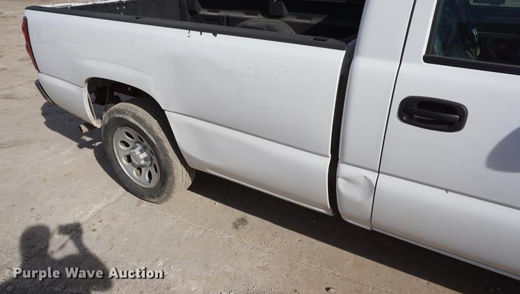 image for item DF1556 2006 Chevrolet Silverado 1500 pickup truck