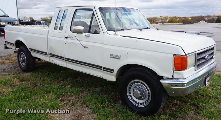 image for item DF1570 1991 Ford F250 SuperCab pickup truck