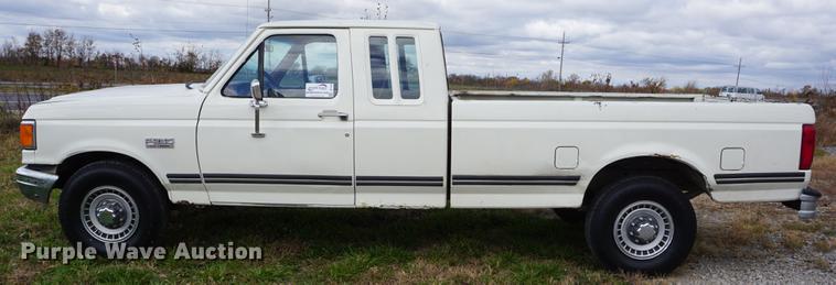 image for item DF1570 1991 Ford F250 SuperCab pickup truck