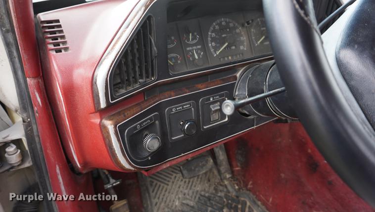 image for item DF1570 1991 Ford F250 SuperCab pickup truck