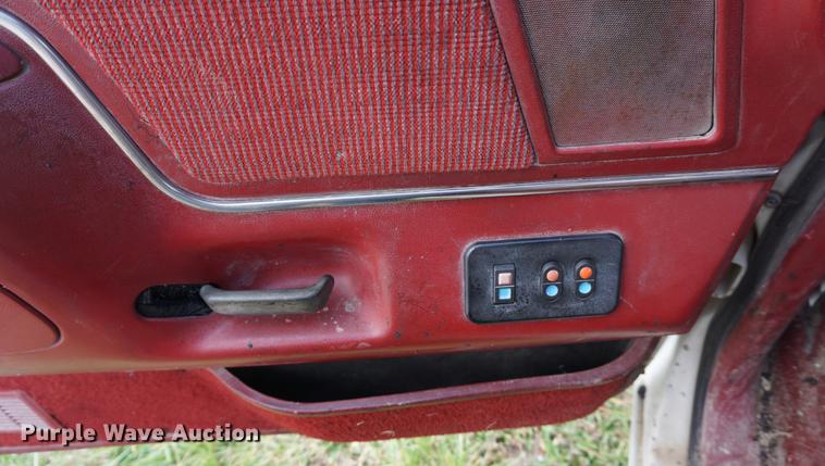 image for item DF1570 1991 Ford F250 SuperCab pickup truck