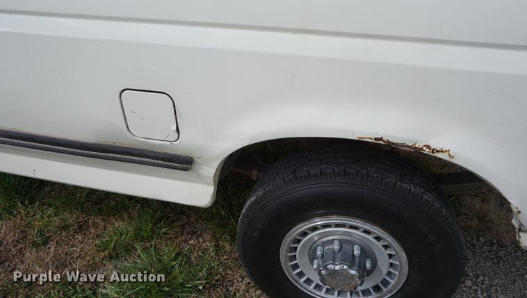 image for item DF1570 1991 Ford F250 SuperCab pickup truck