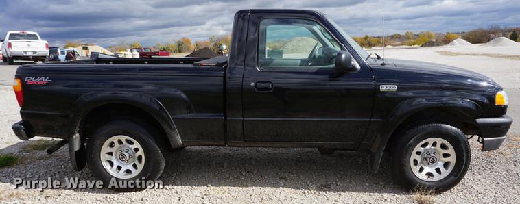 image for item DF1571 2001 Mazda B3000 pickup truck