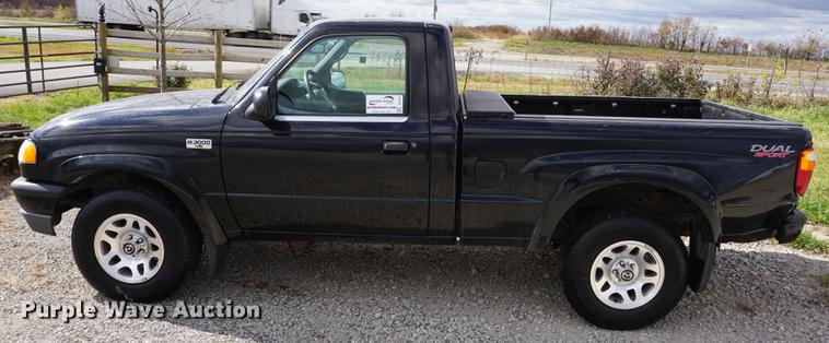 image for item DF1571 2001 Mazda B3000 pickup truck