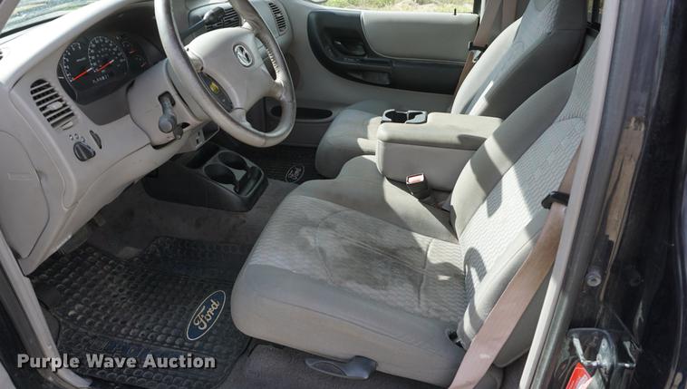 image for item DF1571 2001 Mazda B3000 pickup truck